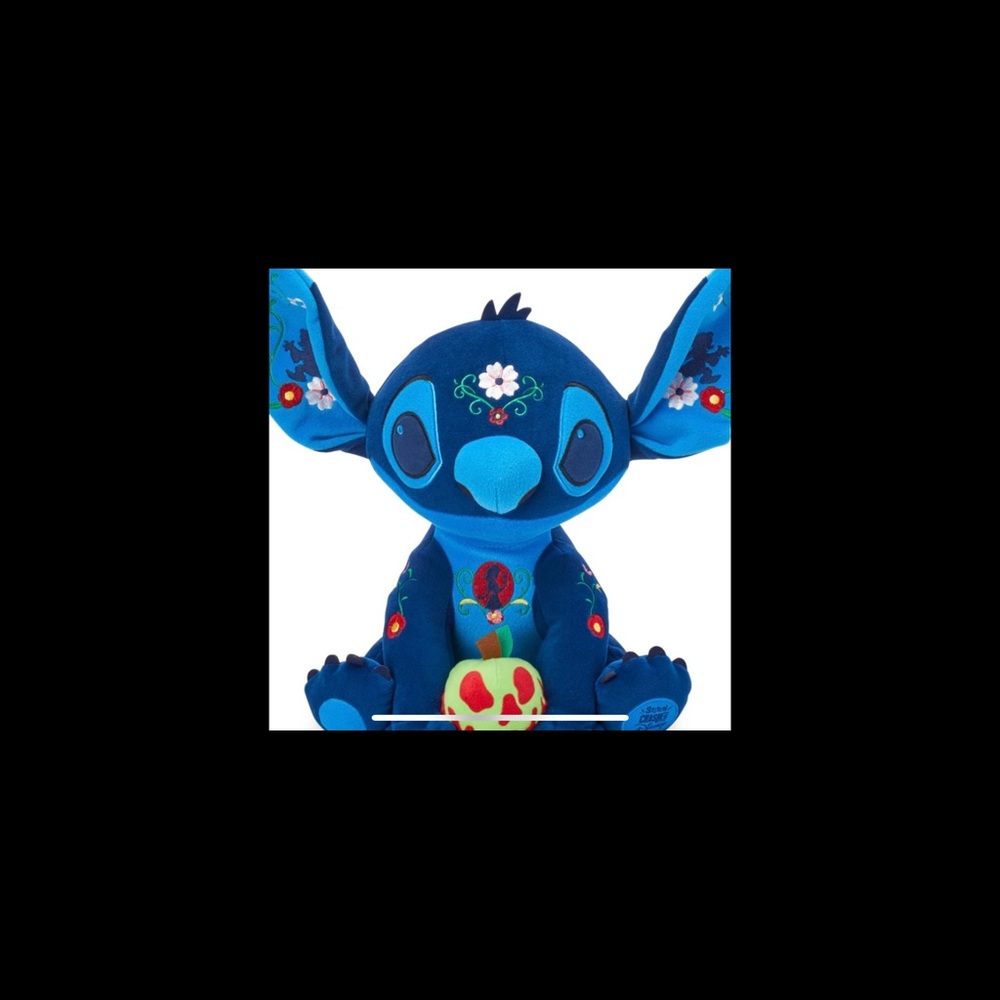 Disney Stitch Crashes Snow White and pin